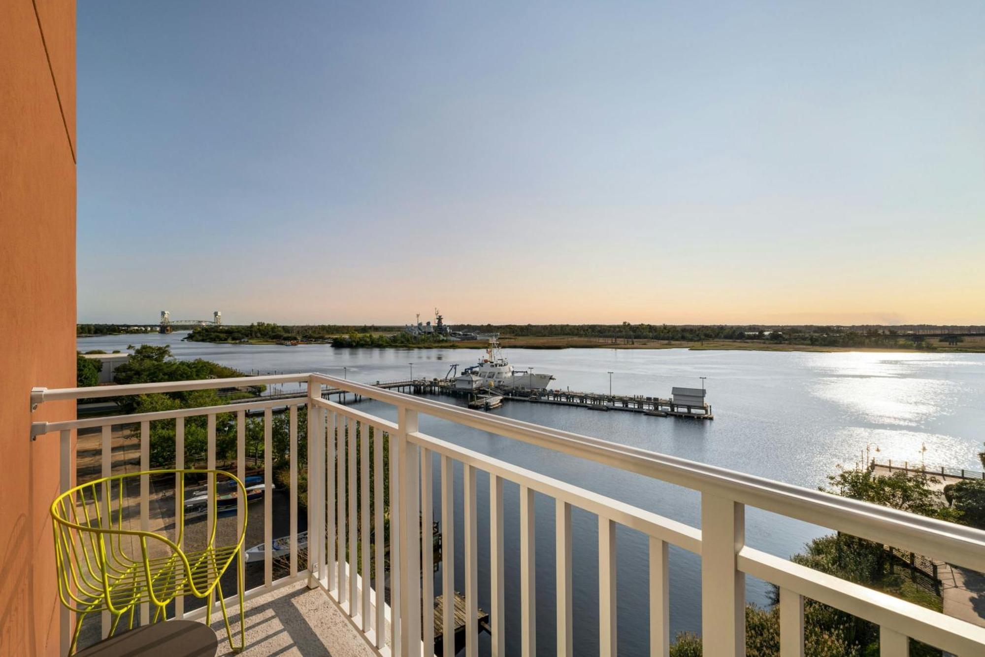 Aloft Wilmington At Coastline Center Hotell Exteriör bild